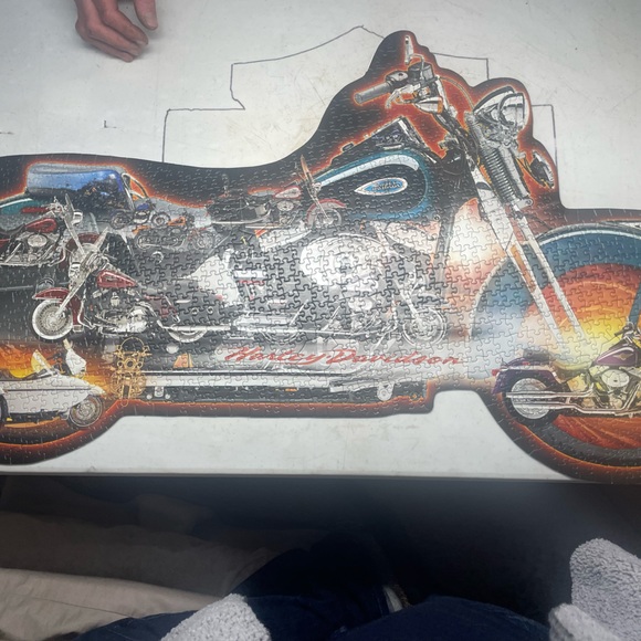 Fx schmid Harley Davidson 1000 piece shaped puzzle NIB - Picture 2 of 2